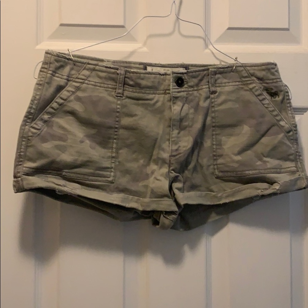 Abercrombie & Fitch distressed Camouflage shorts